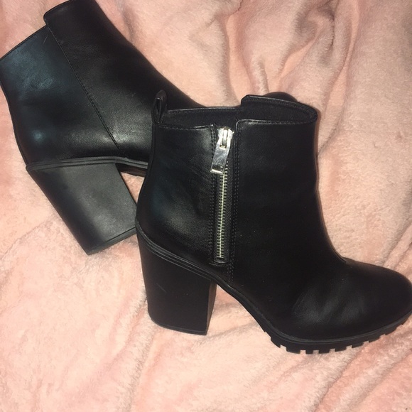 h & m divided ankle boots